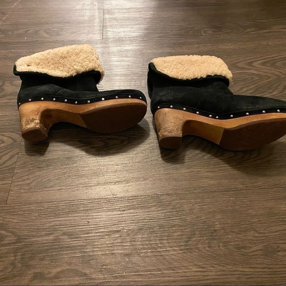 Ugg women’s Lynnea Suede Shearling Fold Cuff Wood Clog Boots - Picture 4 of 5